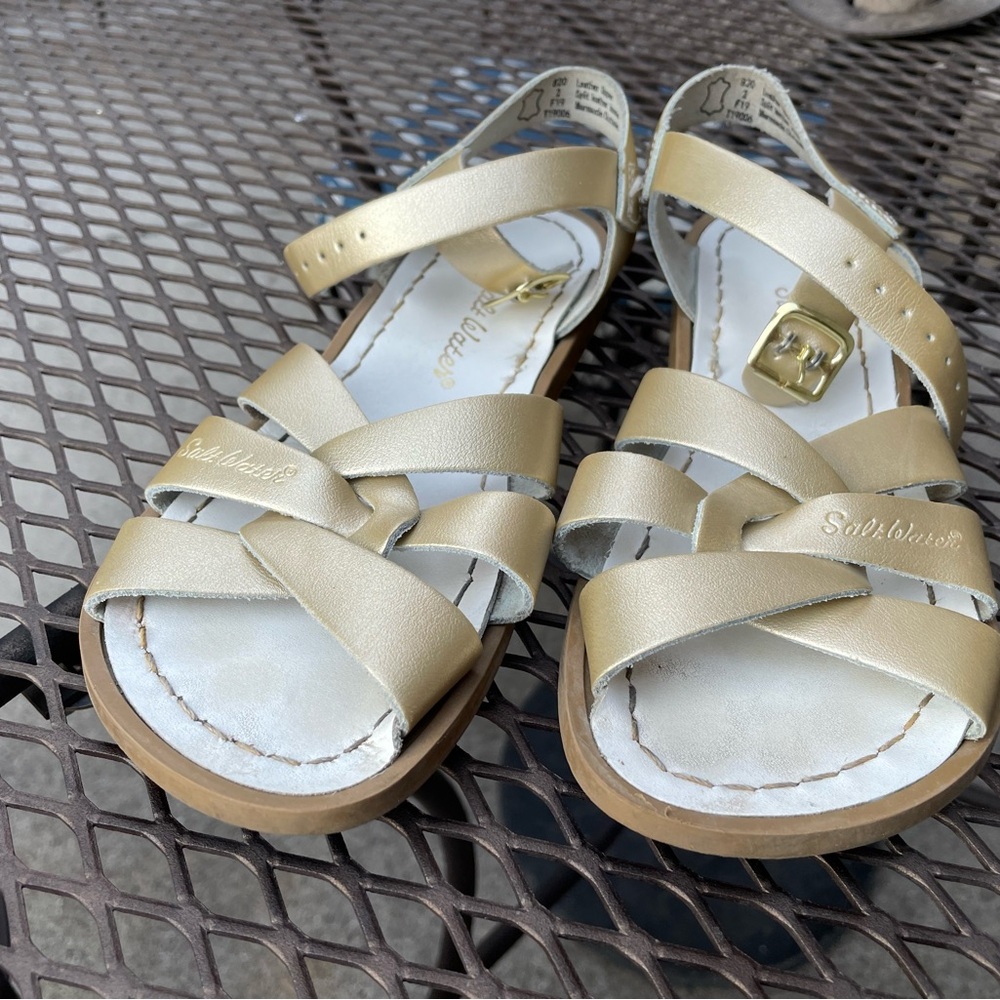 Gold Girls saltwater sandals